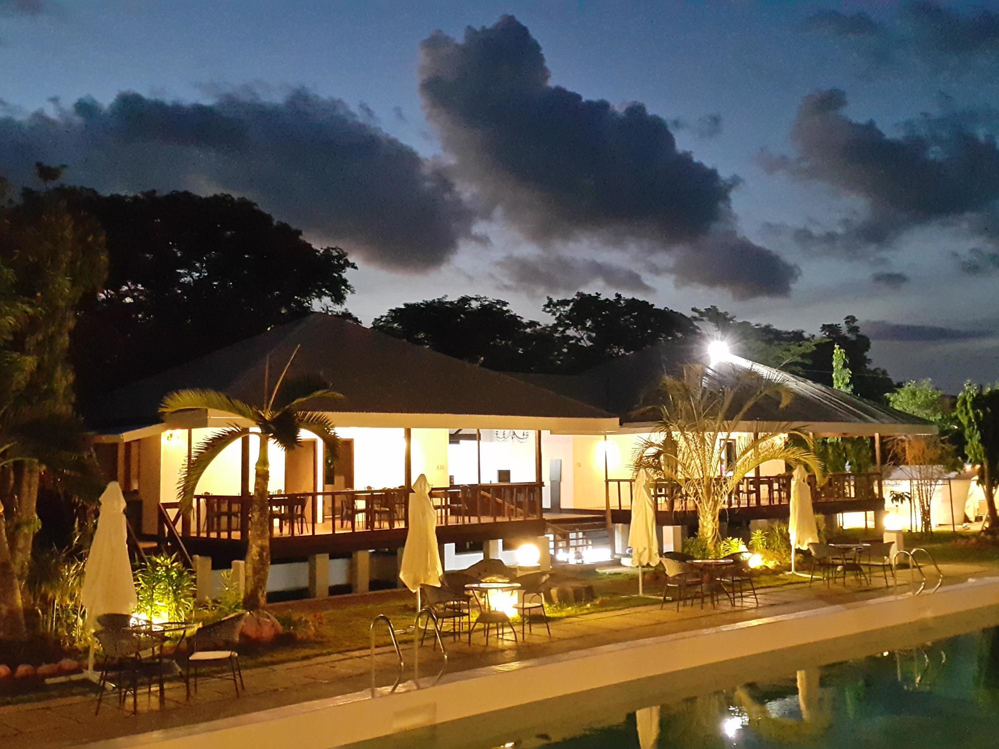 Blue Hotel And Resort Calamba  Bagian luar foto